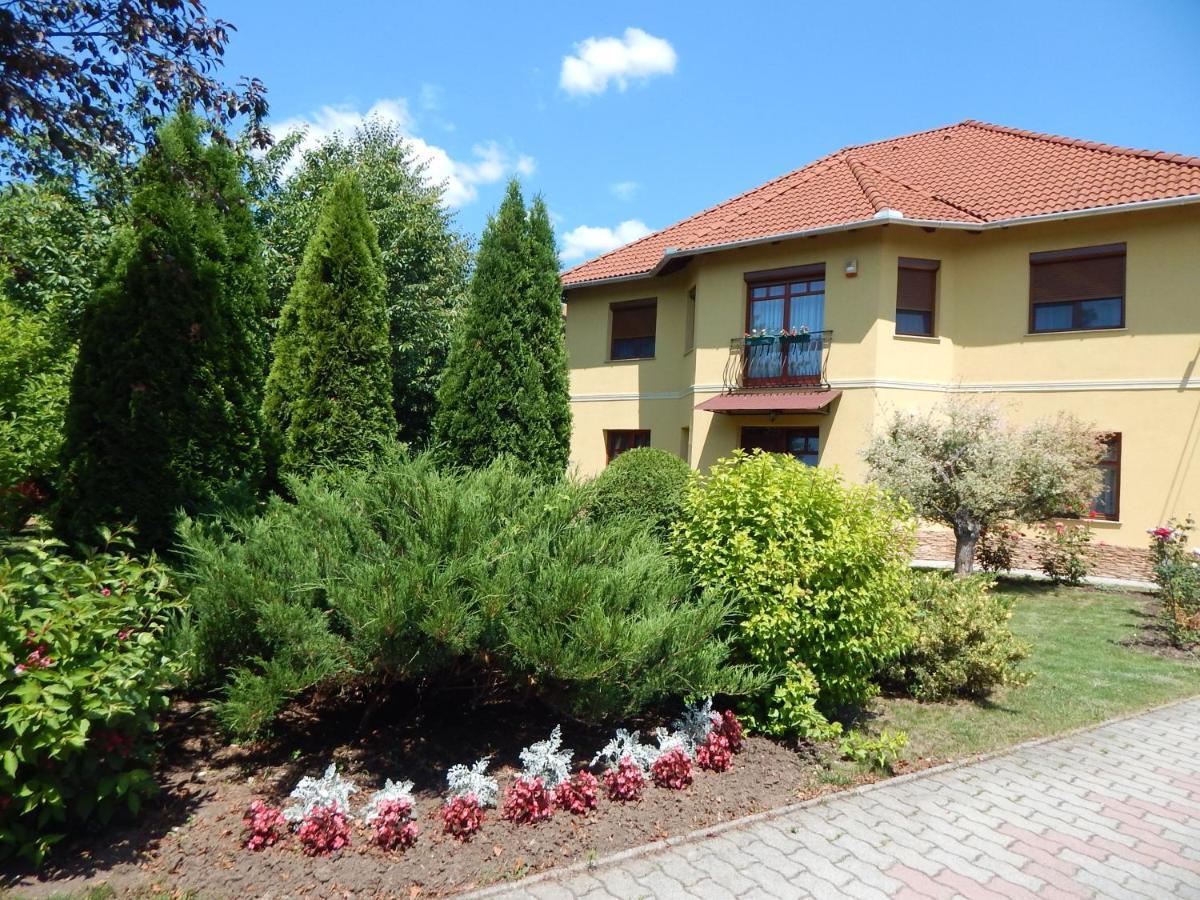 Voelgy Apartman Eger Extérieur photo