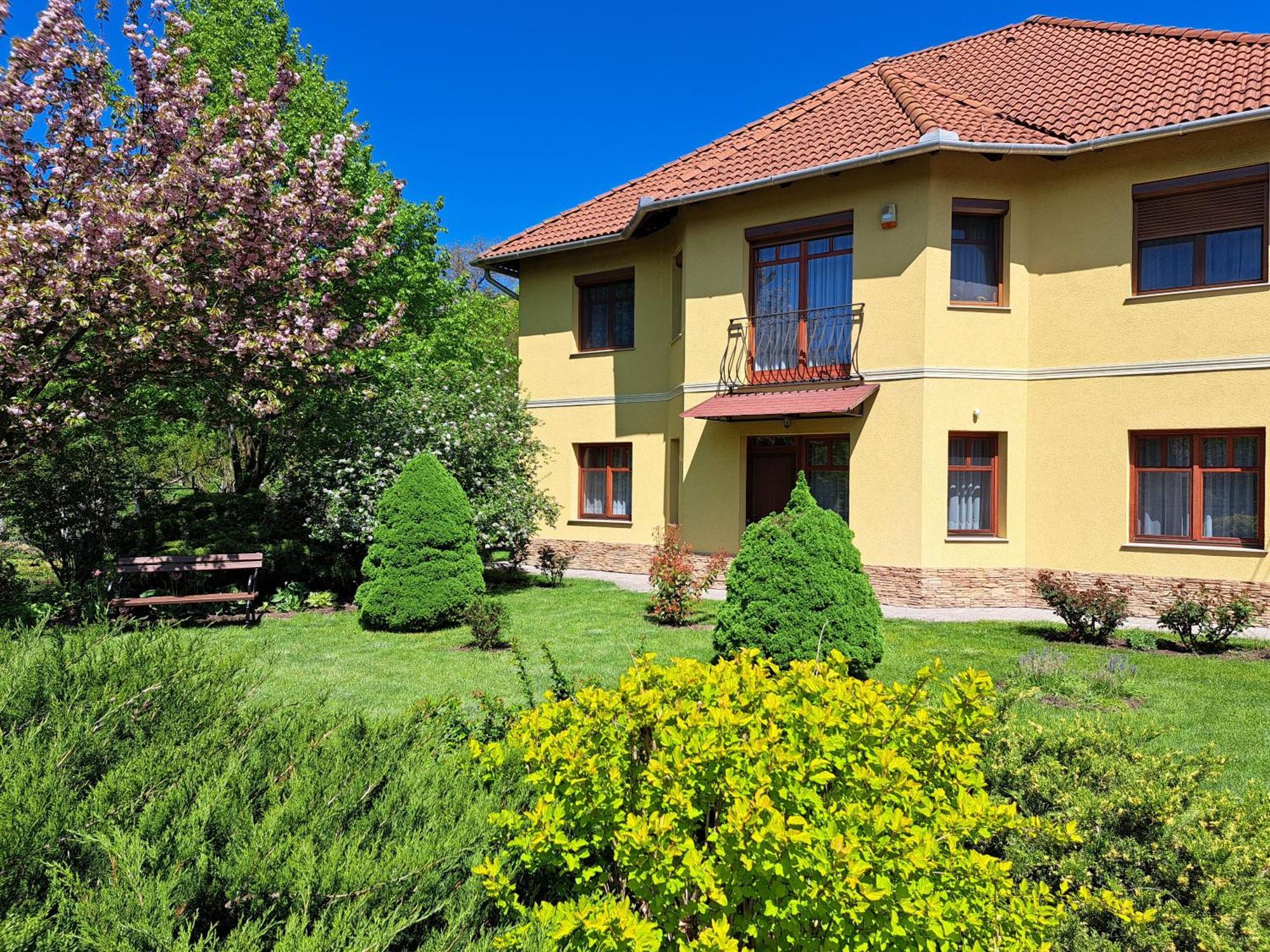 Voelgy Apartman Eger Extérieur photo